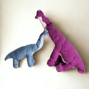 Dinosaurios tejidos a mano