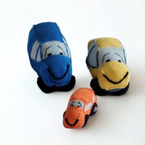 Familia de coches tejidos